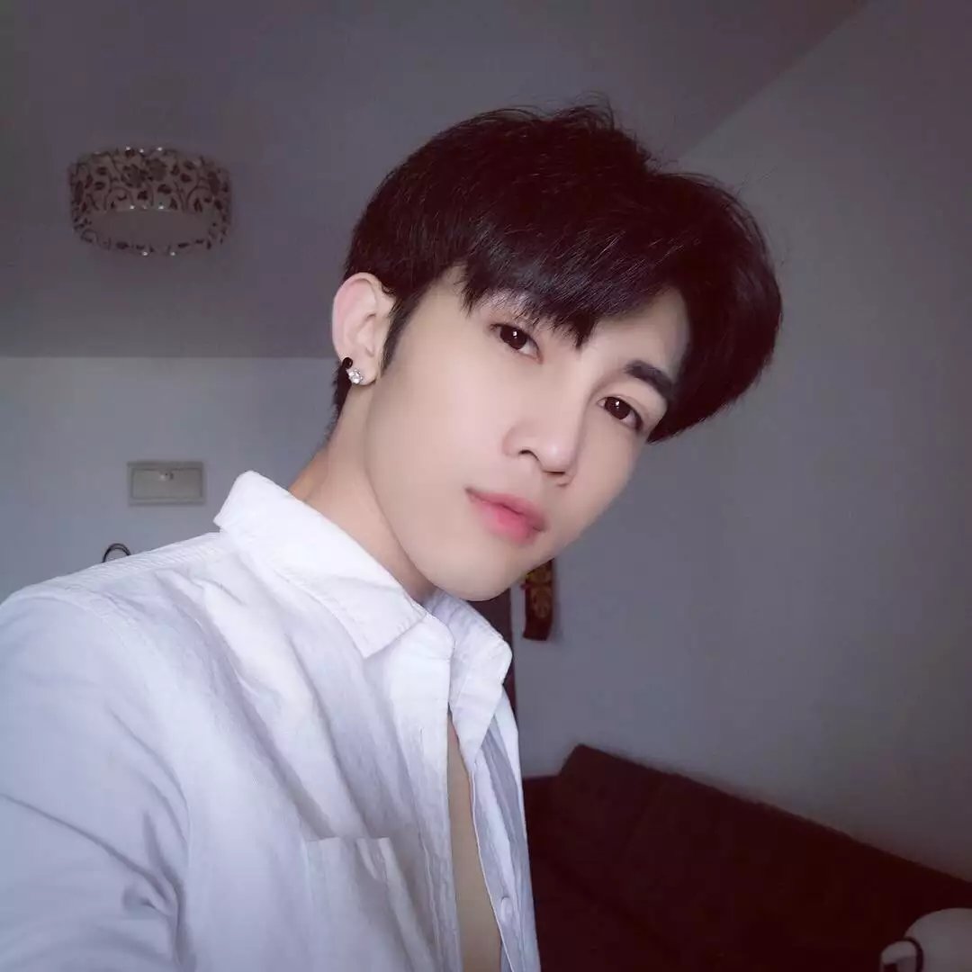 伏壮荣睿