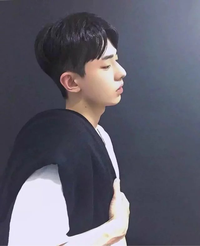 赫连言贵策